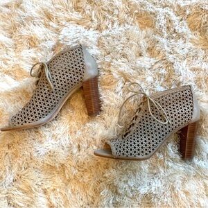 Via Spiga Womens Bootie Pump Size 7 Taupe Leather Lace Up Cutouts Peep Toe Heel